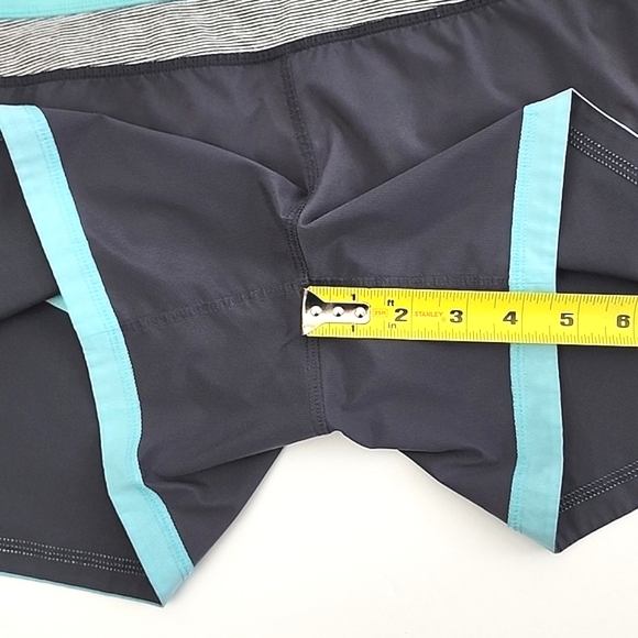 Lululemon Groovy Run Short Grey Light Blue Trim Stretch 4.5" Inseam Size 8 - Picture 9 of 9